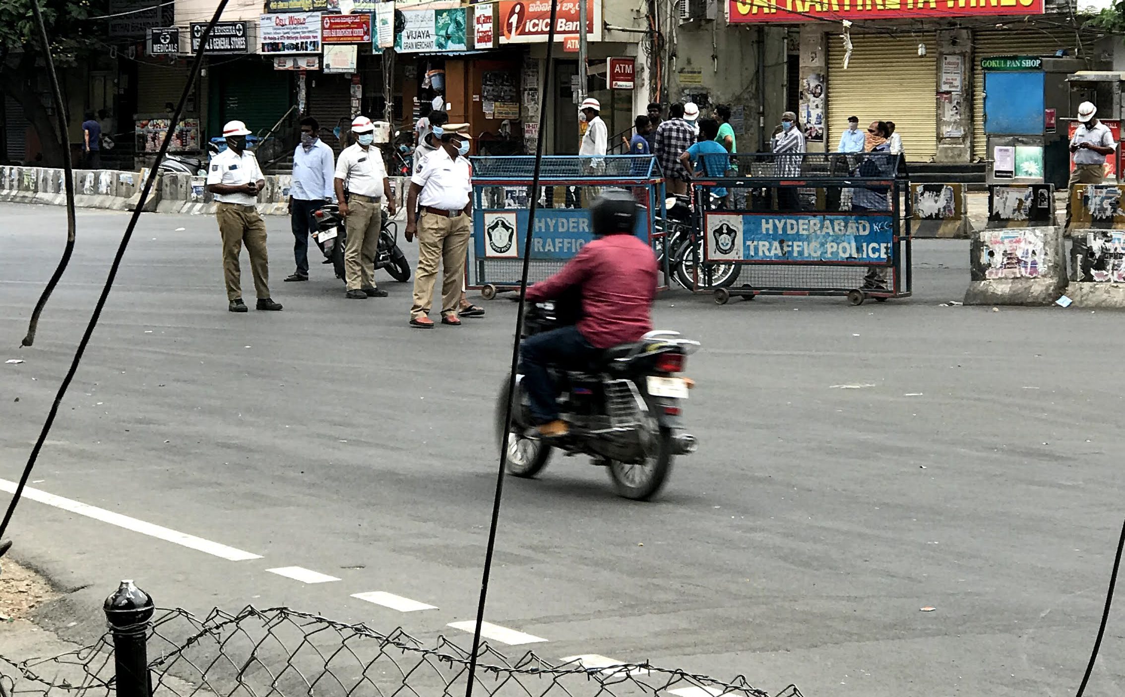 Police_checkpost-during-India-lockdown-in-Hyderabad